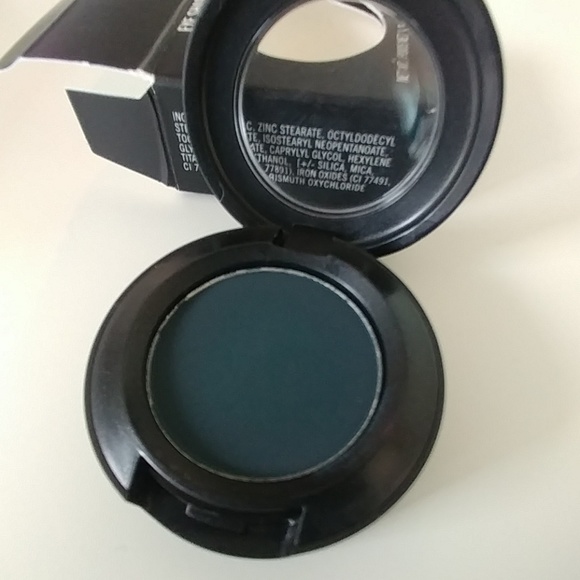 MAC Single Eyeshadow - Picture 2 of 5